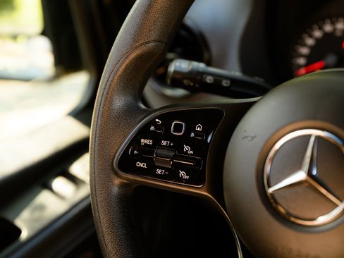 Used 2020 Mercedes-Benz Sprinter 1500 image 34