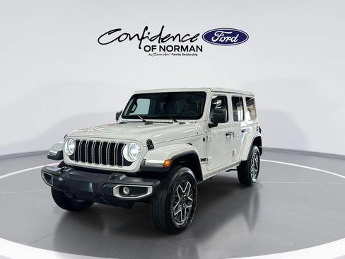 Used 2026 Jeep Wrangler Unlimited Sahara AWD/4WD image 3