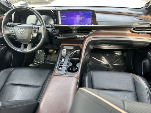 Used 2023 Toyota Crown Limited image 15