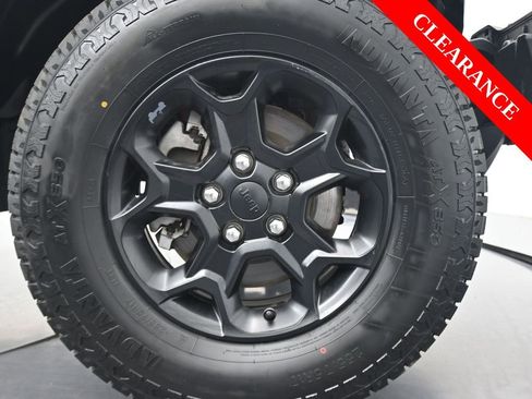 Used 2023 Jeep Gladiator Willys image 11