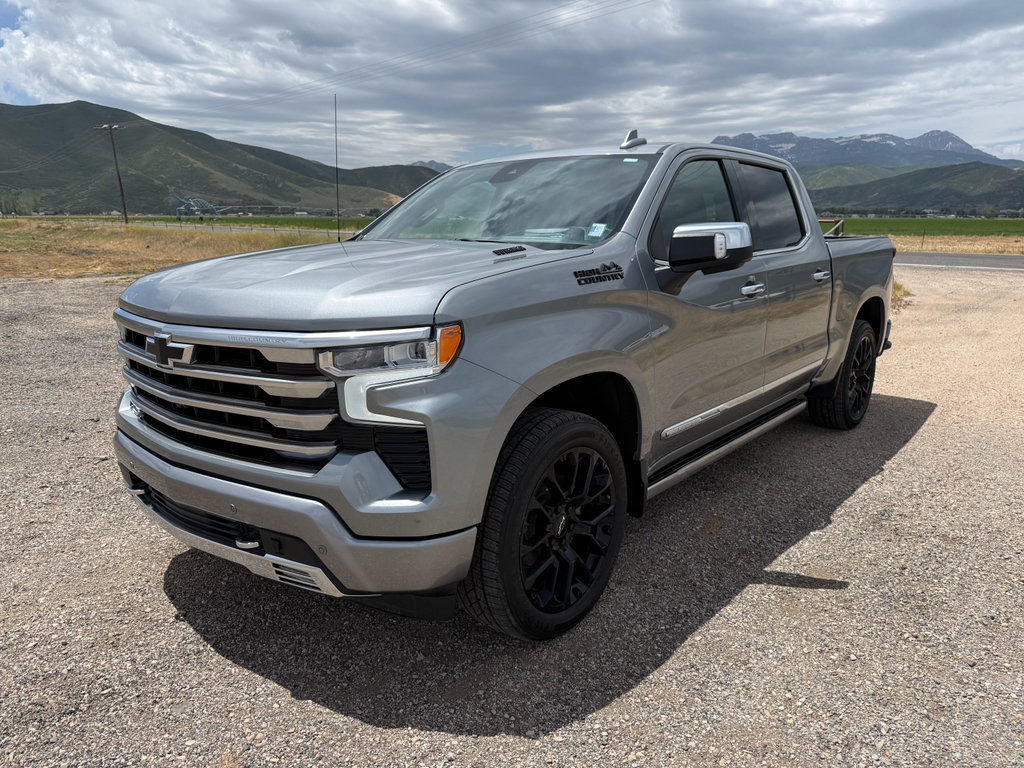 Used 2023 Chevrolet Silverado 1500 High Country w/ Technology Package AWD/4WD image 3