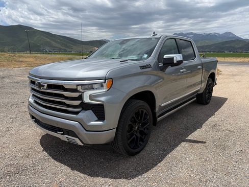 Used 2023 Chevrolet Silverado 1500 High Country w/ Technology Package AWD/4WD image 3
