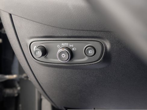 Used 2018 Chevrolet Equinox Premier image 27