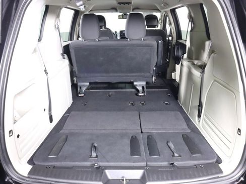 Used 2019 Dodge Grand Caravan SE w/ UConnect Hands-Free Group image 31