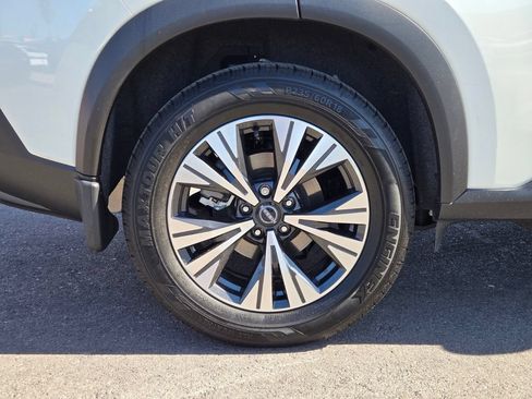 Certified 2023 Nissan Rogue SV FWD image 11