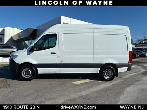 Used 2025 Mercedes-Benz Sprinter 2500 image 2