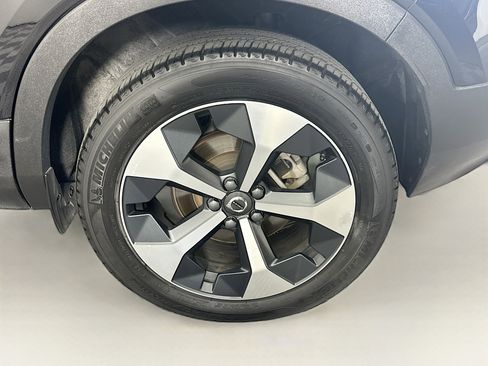 Used 2024 Volvo XC40 B5 Core image 11