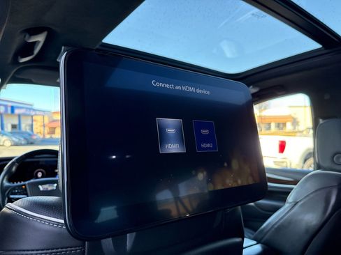 Used 2022 Cadillac Escalade ESV Sport Platinum w/ Heavy-Duty Trailer Package image 16