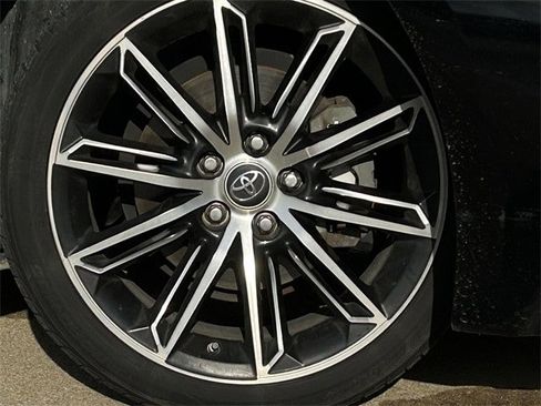 Used 2019 Toyota Avalon image 9