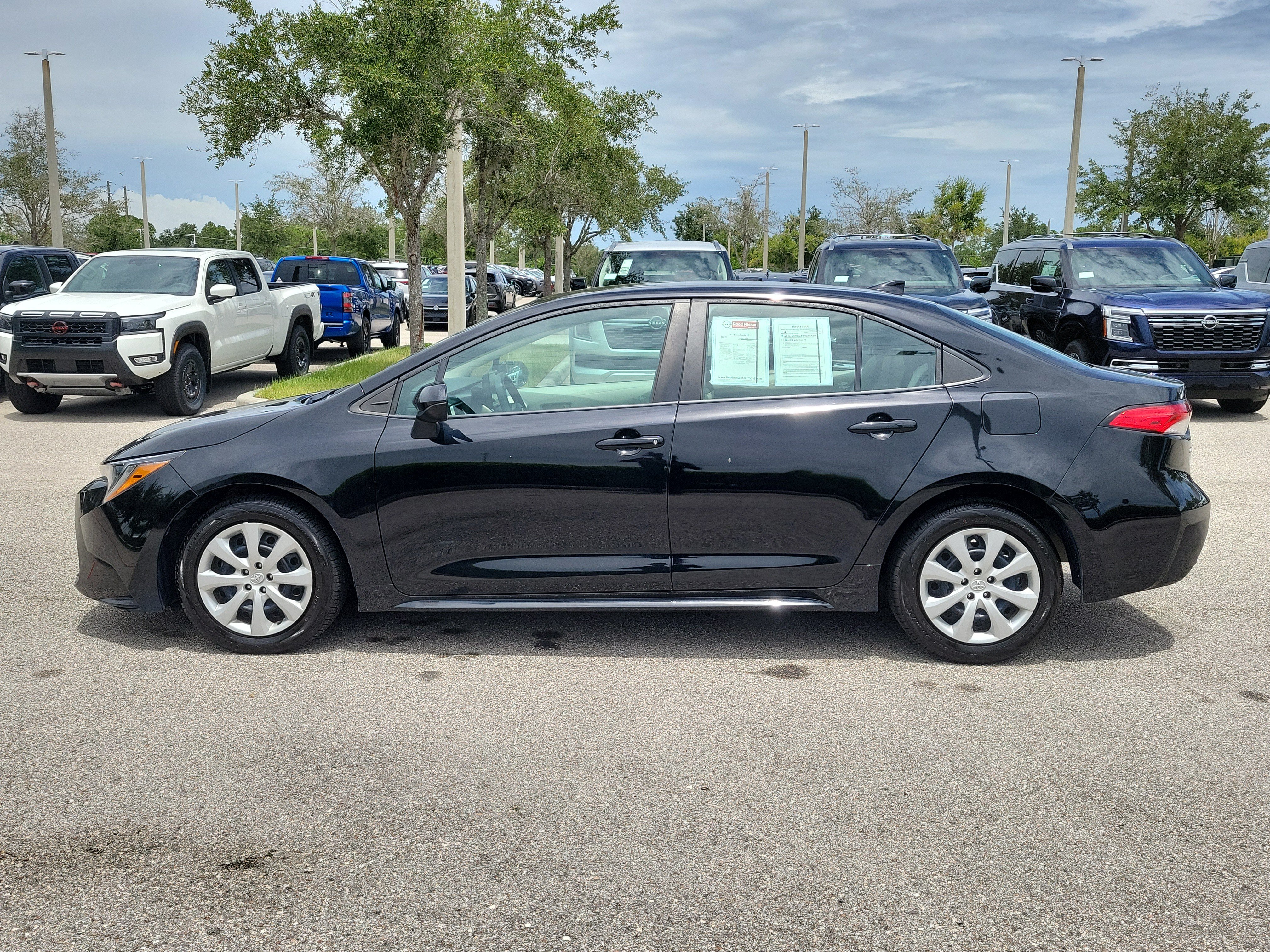 Used 2023 Toyota Corolla LE FWD image 8