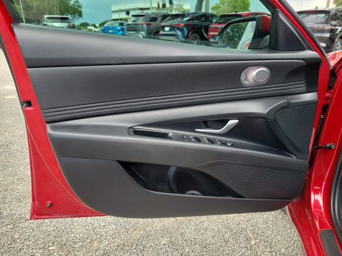 Used 2025 Hyundai Elantra SEL FWD image 14