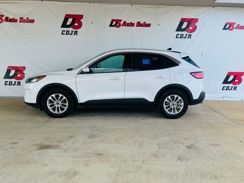 Used 2020 Ford Escape SE image 3