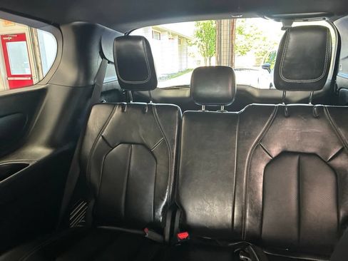 Used 2025 Chrysler Pacifica Select FWD image 14