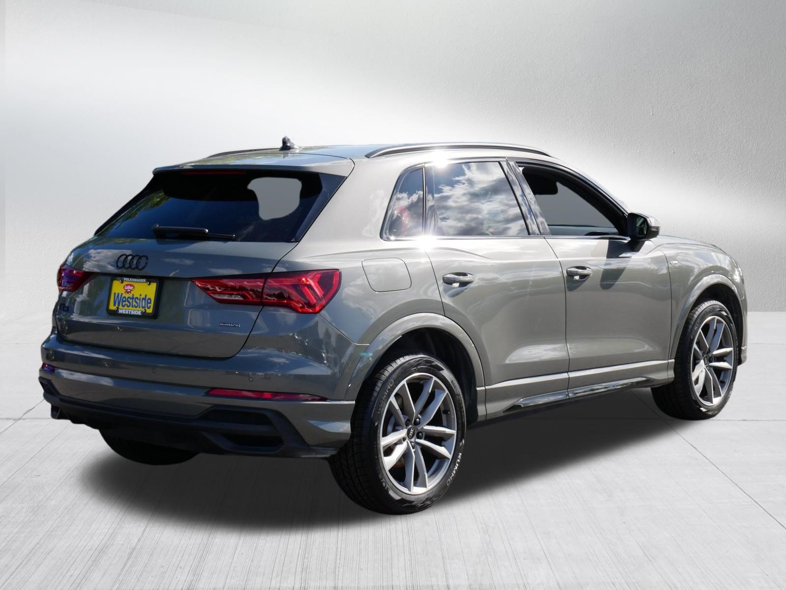 Used 2023 Audi Q3 2.0T Premium w/ Black Optic Sport Package AWD/4WD image 7