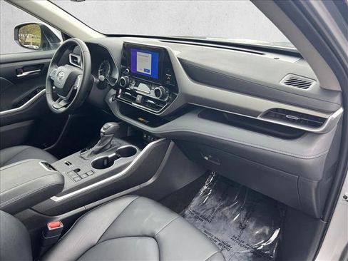 Certified 2025 Toyota Highlander XLE image 23