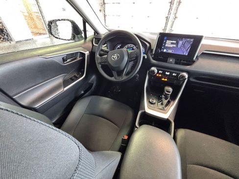 Used 2025 Toyota RAV4 LE image 38