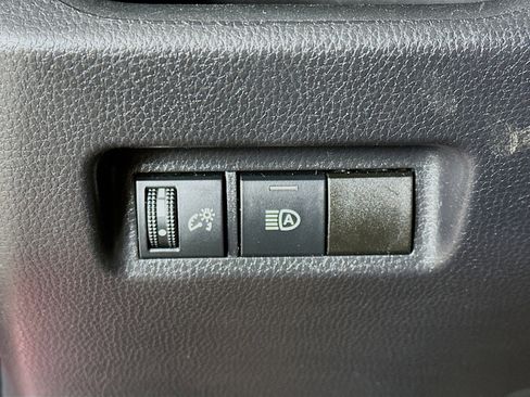 Used 2021 Toyota RAV4 LE image 17