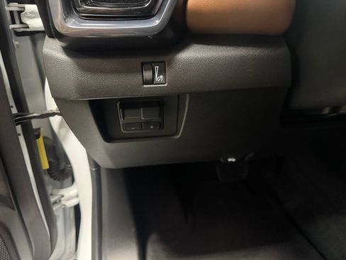 Used 2024 GMC Canyon AT4 w/ Technology Package image 18