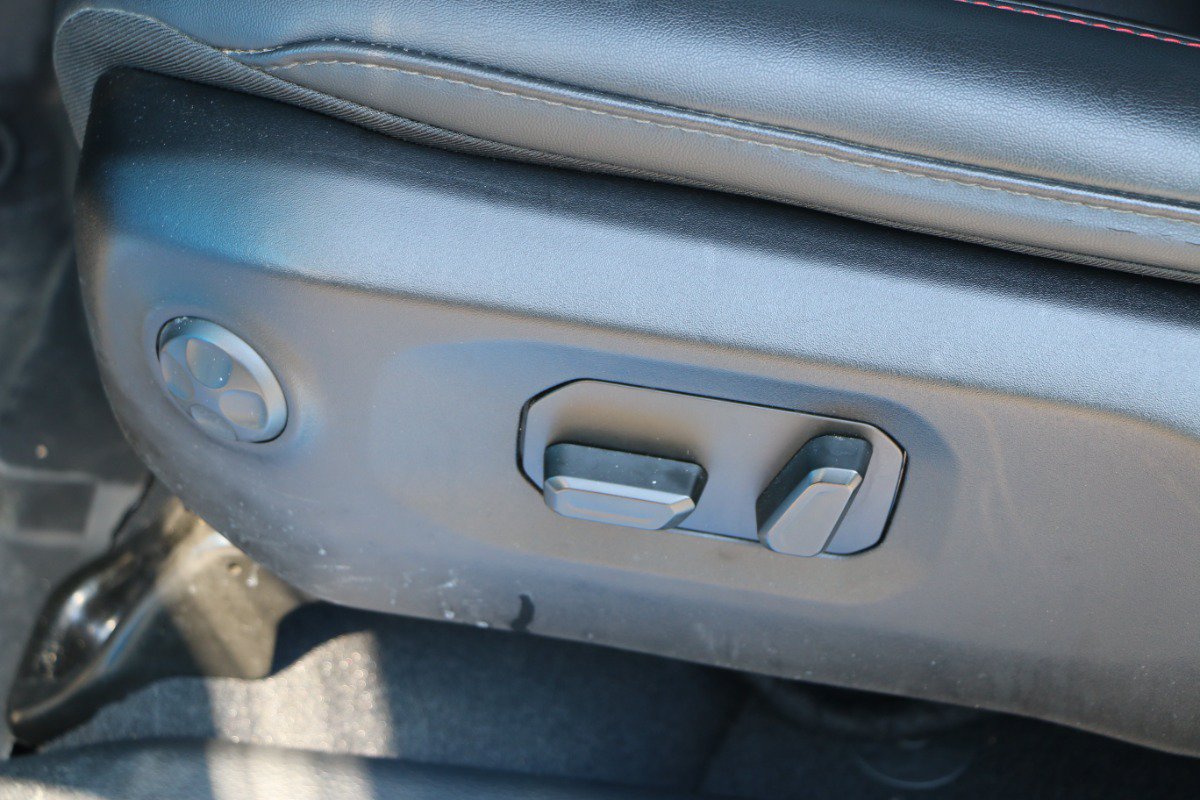 Used 2025 Jeep Gladiator Rubicon AWD/4WD image 25
