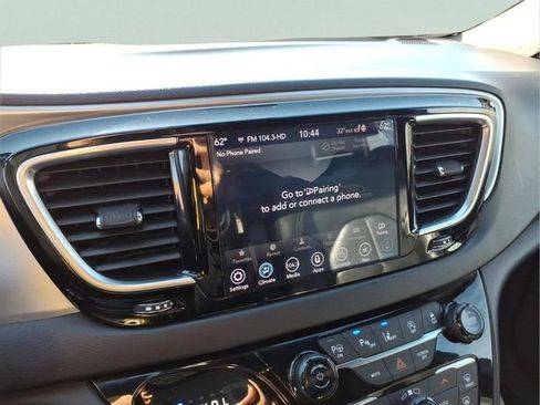 Used 2019 Chrysler Pacifica Touring-L Plus w/ Advanced Safetytec Group image 16