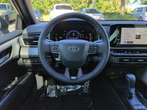 Used 2026 Toyota Camry SE FWD image 15