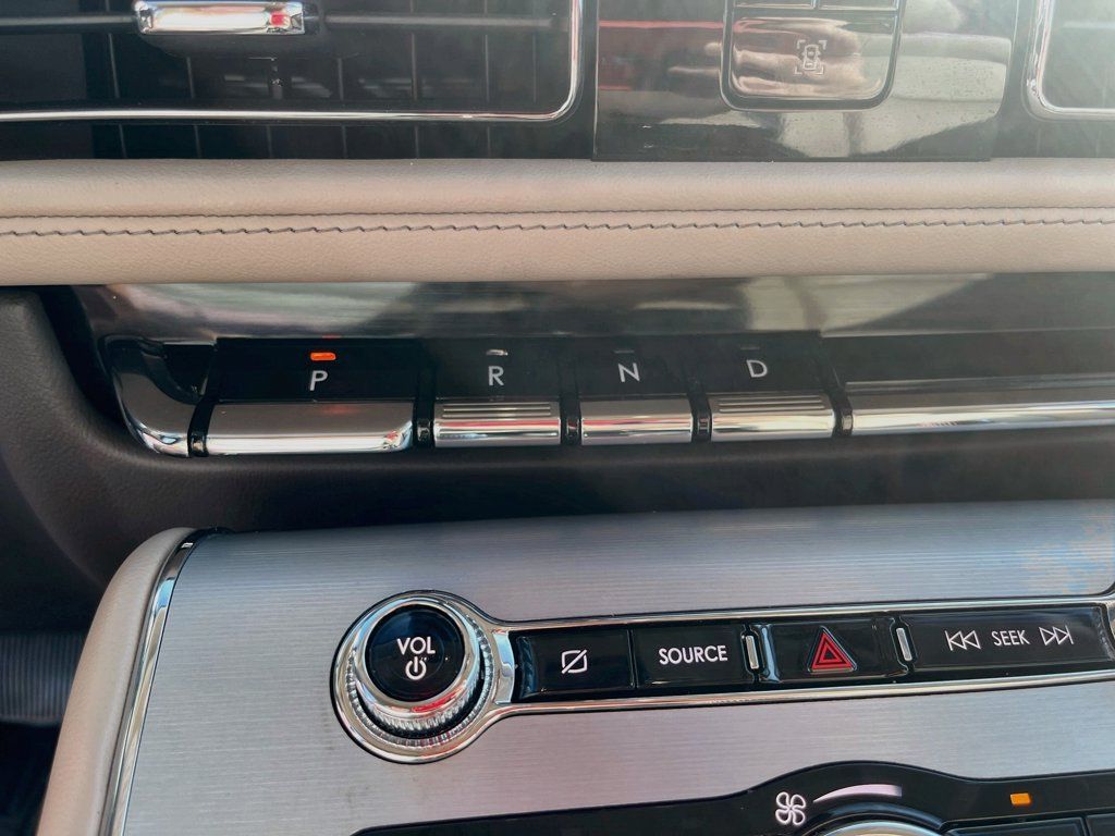 Used 2024 Lincoln Aviator AWD w/ Premium Package image 17
