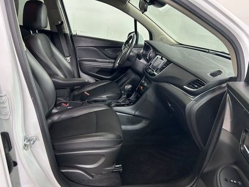 Used 2022 Buick Encore Preferred w/ Safety Package image 28