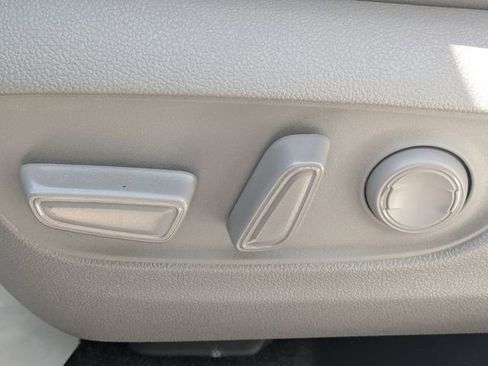 Certified 2025 Toyota Highlander XLE FWD image 15