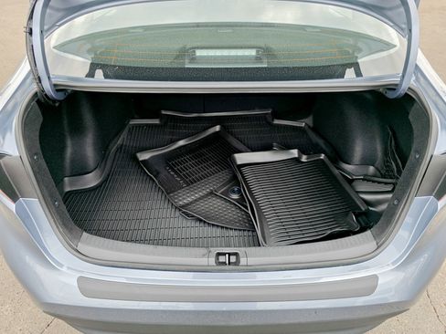 Used 2025 Toyota Corolla LE image 39