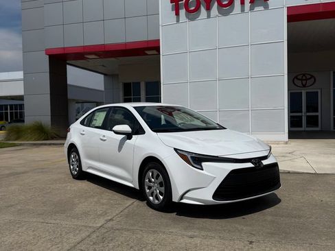 Used 2026 Toyota Corolla LE FWD image 1
