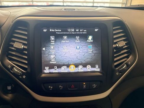 Used 2018 Jeep Cherokee Overland w/ Technology Group image 35