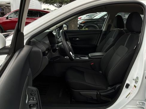 Used 2025 Nissan Sentra SV FWD image 10