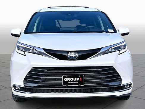 Used 2022 Toyota Sienna Platinum image 4