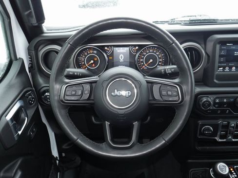 Used 2022 Jeep Gladiator Sport image 16