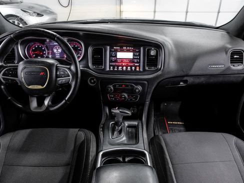 Used 2015 Dodge Charger SXT image 19