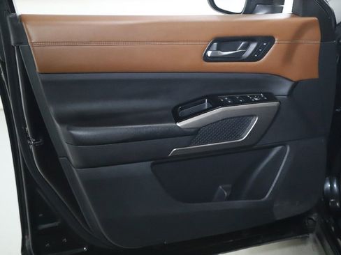 Certified 2023 Nissan Pathfinder Platinum AWD/4WD image 18