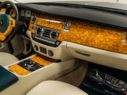 Used 2010 Rolls-Royce Ghost image 14