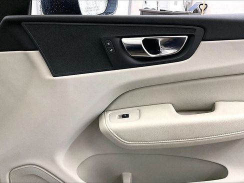 Used 2021 Volvo XC60 T5 Momentum w/ Premium Package image 23