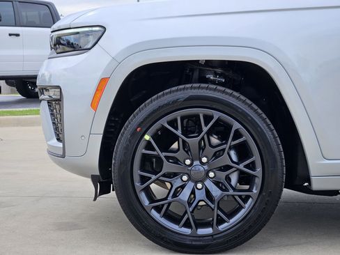 New 2026 Jeep Grand Cherokee Summit AWD/4WD image 11