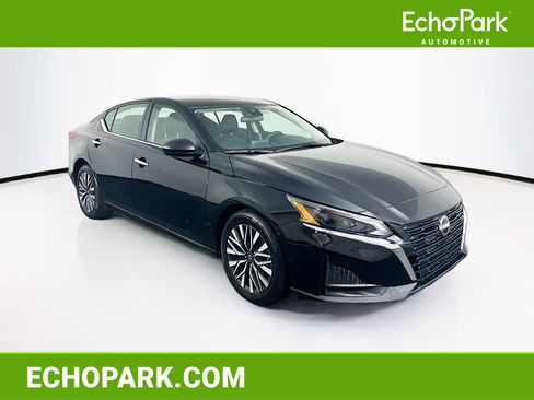 Used 2024 Nissan Altima 2.5 SV image 1