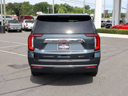 Used 2021 GMC Yukon XL SLT w/ SLT Premium Package AWD/4WD image 9