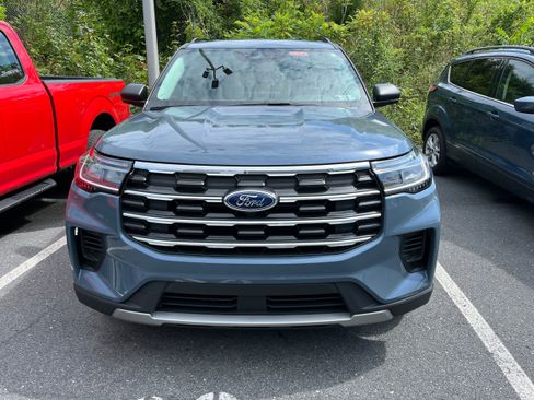 Used 2025 Ford Explorer Active AWD/4WD image 4