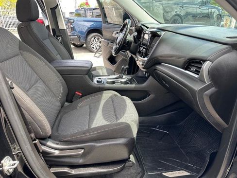 Used 2020 Chevrolet Traverse LT FWD image 18