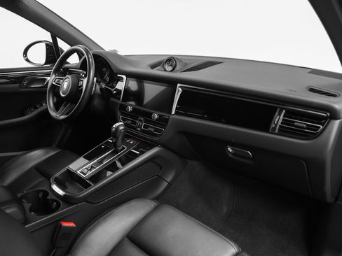 Certified 2023 Porsche Macan image 23