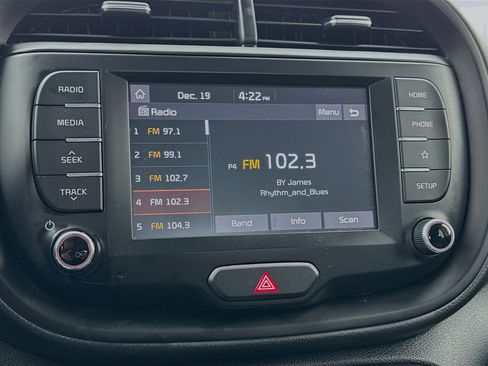 Used 2020 Kia Soul LX image 11