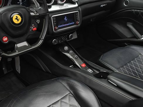 Used 2016 Ferrari California T image 42