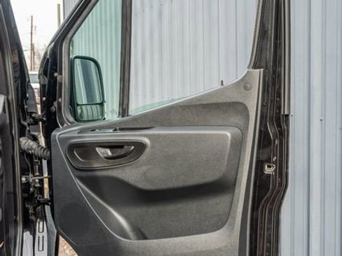 Used 2019 Mercedes-Benz Sprinter 2500 image 41