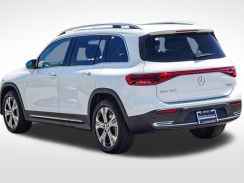 Used 2024 Mercedes-Benz EQB 300 4MATIC image 5