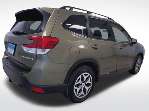 Used 2023 Subaru Forester Premium image 8