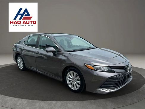 Used 2019 Toyota Camry LE w/ Convenience Package FWD image 3